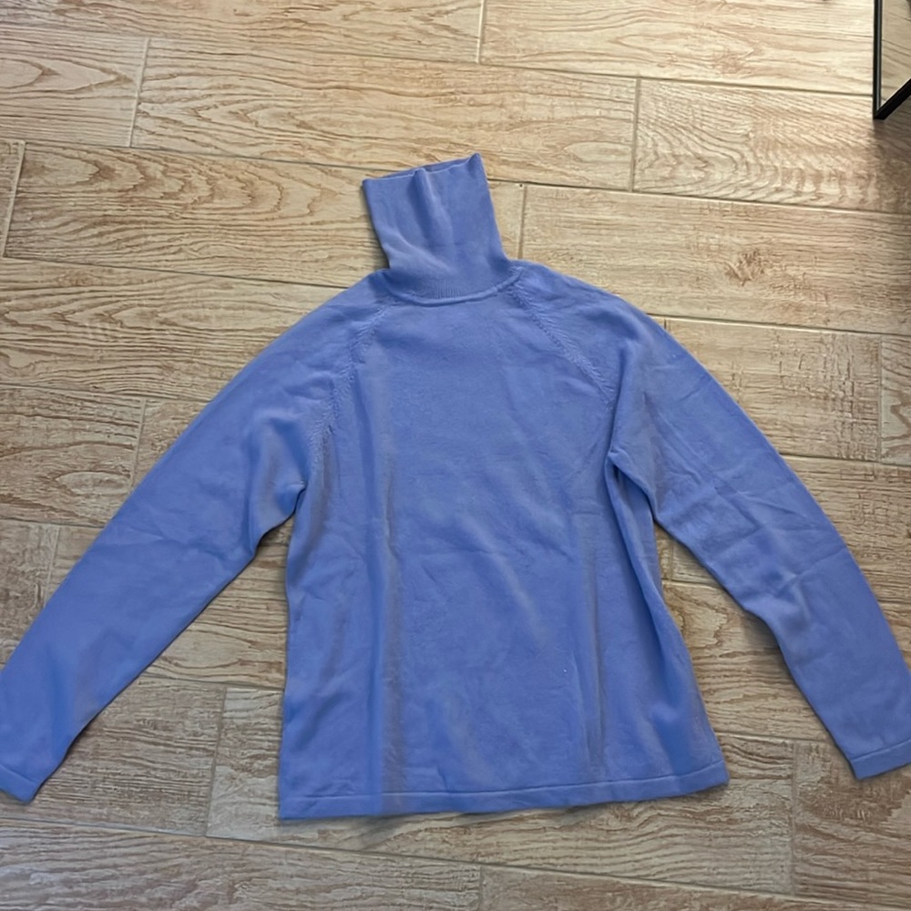 Beautiful Periwinkle 100% cashmer sweater
